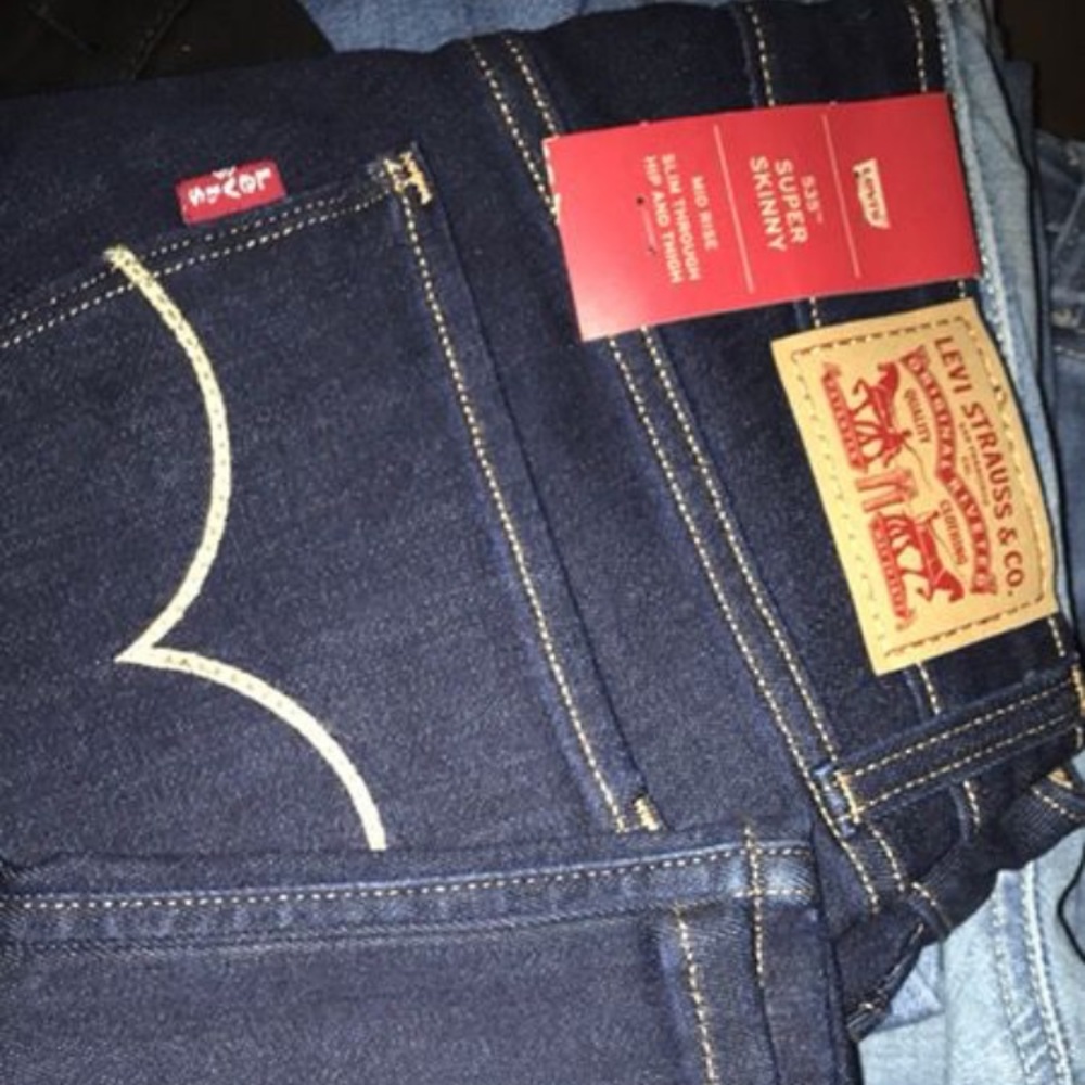 Women's Levi's 535 Super Skinny (size 28)